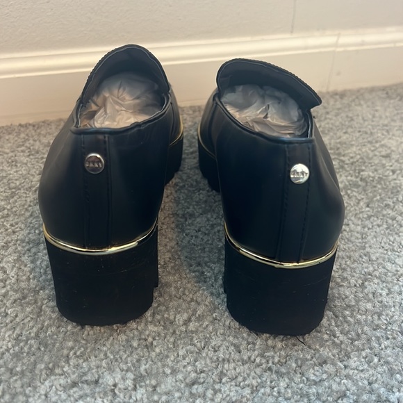 DKNY ‘Alley’ Leather Pointed Toe Loafer Gold Trim - Picture 6 of 9